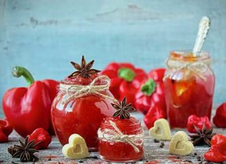 Пряный джем из сладкого и жгучего перца