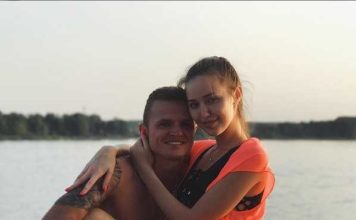 Тарасов осыпал Костенко лепестками роз и сделал предложение