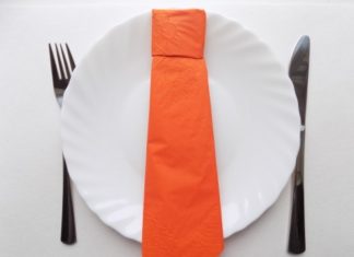 Как сложить сервировочную салфетку в виде галстука (фото): просто и со вкусом. Мастер-класс: пошагово складываем салфетку в виде галстука