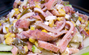 Салат с кальмарами и кукурузой — лучшие рецепты. Как правильно и вкусно приготовить салат с кальмарами и кукурузой.