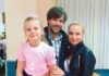 Мини-принтер: Арнтгольц сделала с дочерью одинаковые прически