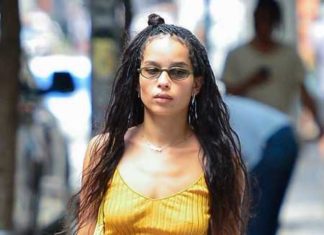 29-летняя Зои Кравиц показала обвисшую грудь