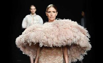 Елена Перминова стала звездой показа на Неделе высокой моды в Париже