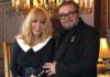 Пора в музей: Алла Пугачева подарила свои костюмы историку моды Александру Васильеву
