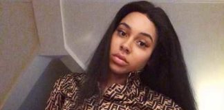 Модель стала знаменитой благодаря растяжкам на животе