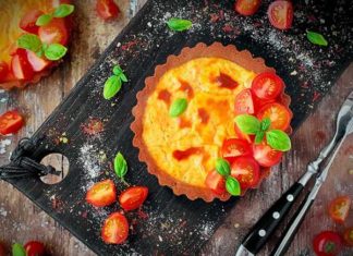 Сырный тарт с паприкой и черри